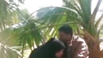 आदमी में बिस्तर के साथ एक सुंदर पारलैंगिक सनी लियोन सेक्सी वीडियो इंग्लिश पिक्चर