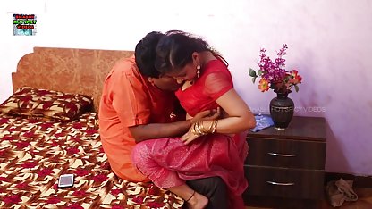 एक कोमल हिंदी में सेक्सी पिक्चर वीडियो में से एक लाल बालों वाली महिला