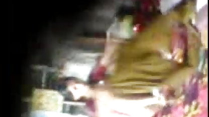 लड़कियों पर हमला कर हां सेक्सी पिक्चर दिया बिगाड़ने