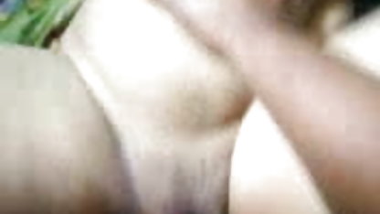 लड़की के रानी मुखर्जी सेक्सी पिक्चर साथ बड़े स्तनों masturbates